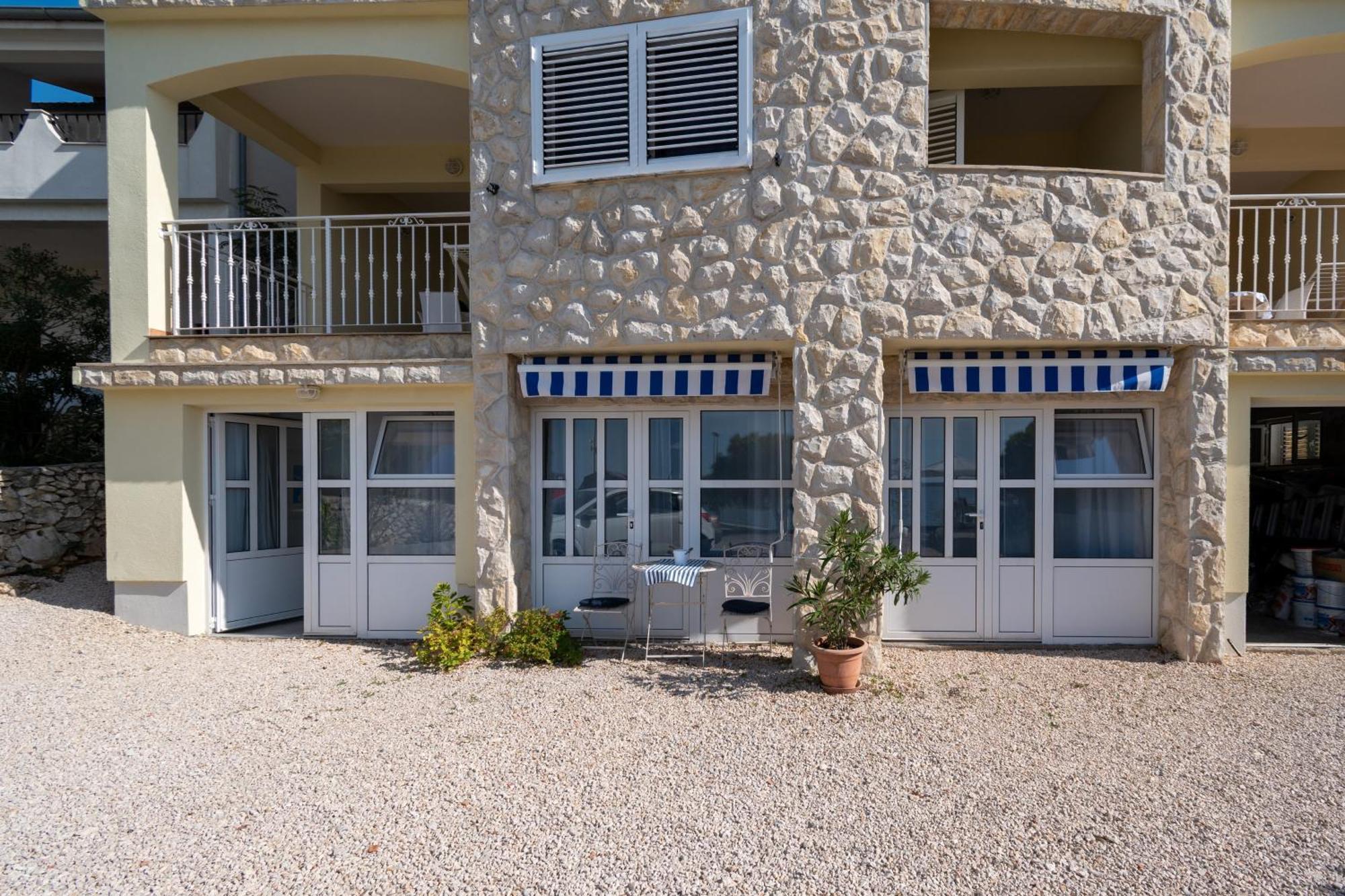 Apartments By The Sea Mandre, Pag - 4092 Kolan Exterior photo