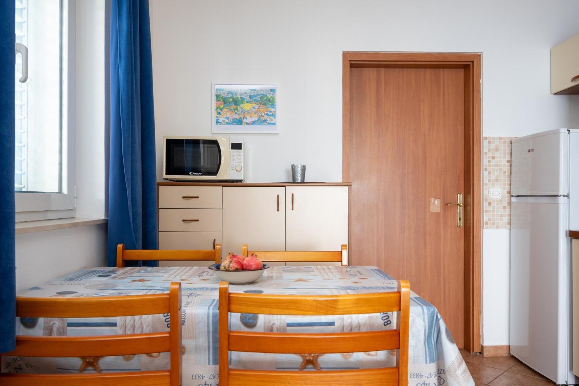 Apartments By The Sea Mandre, Pag - 4092 Kolan Room photo