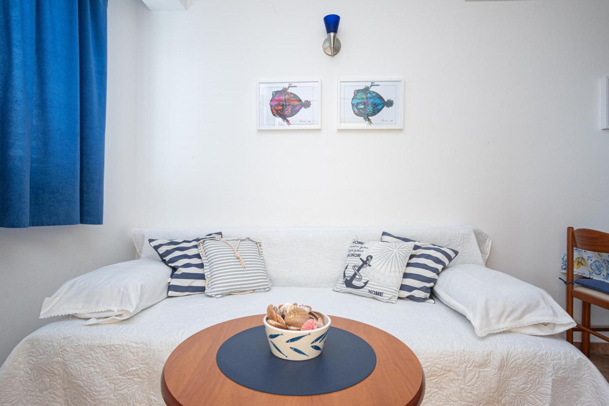 Apartments By The Sea Mandre, Pag - 4092 Kolan Room photo